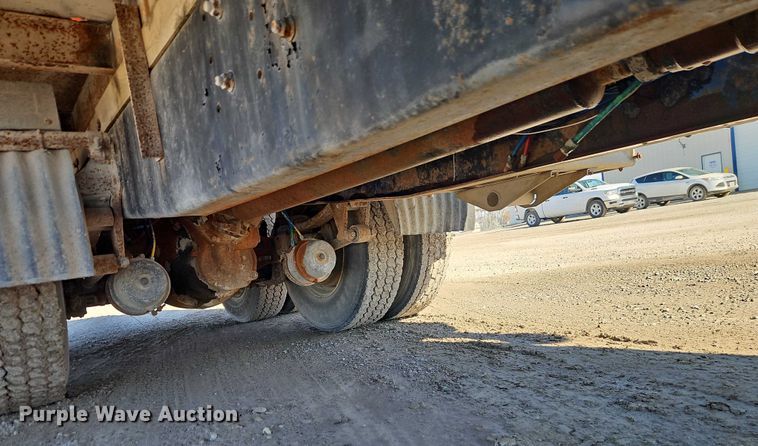 image for item FN5565 1990 International 9400 flatbed truck