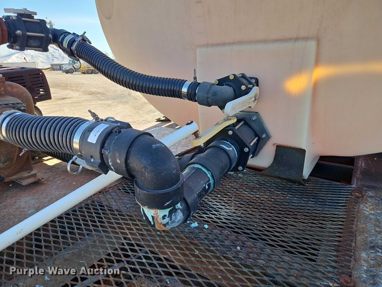 image for item FN5565 1990 International 9400 flatbed truck