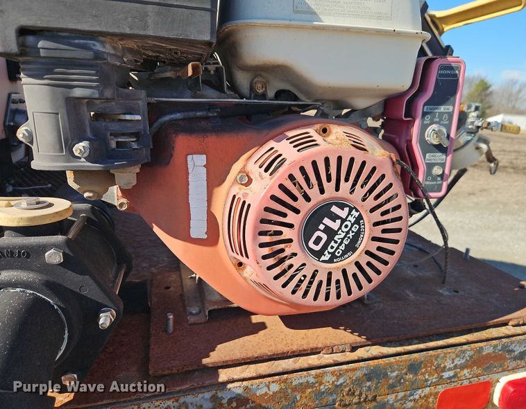 image for item FN5565 1990 International 9400 flatbed truck