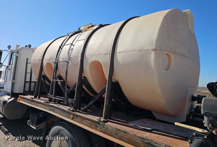 image for item FN5565 1990 International 9400 flatbed truck