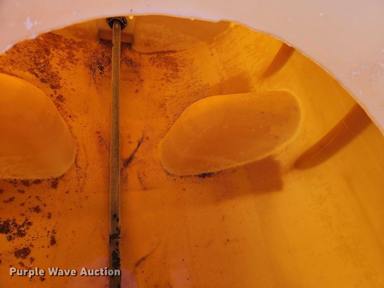 image for item FN5565 1990 International 9400 flatbed truck