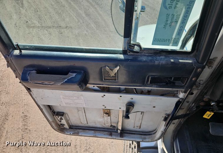 image for item FN5565 1990 International 9400 flatbed truck