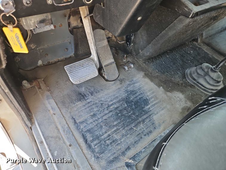 image for item FN5565 1990 International 9400 flatbed truck