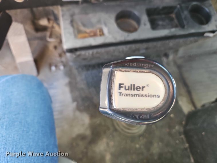 image for item FN5565 1990 International 9400 flatbed truck