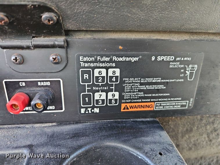 image for item FN5565 1990 International 9400 flatbed truck