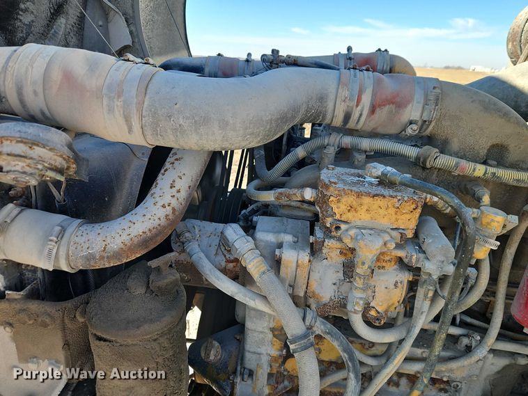 image for item FN5565 1990 International 9400 flatbed truck