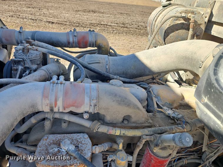 image for item FN5565 1990 International 9400 flatbed truck