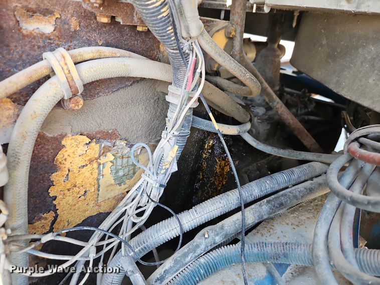 image for item FN5565 1990 International 9400 flatbed truck