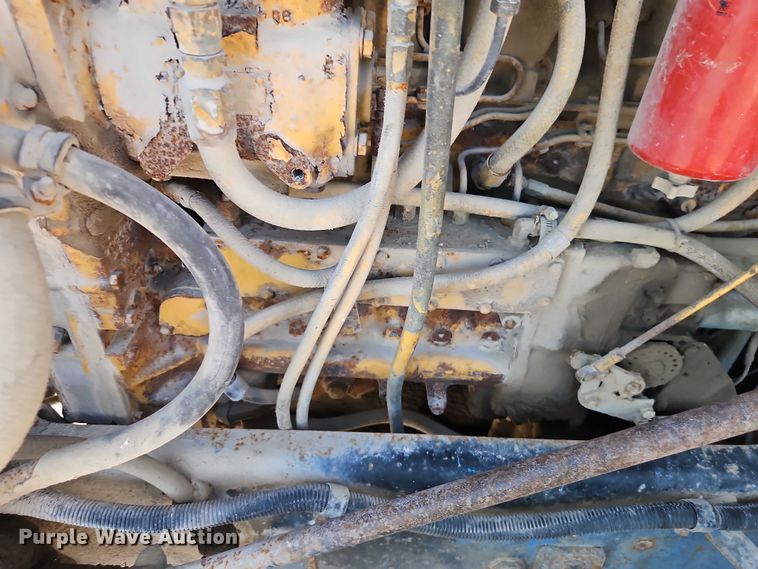 image for item FN5565 1990 International 9400 flatbed truck