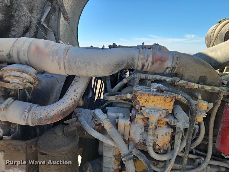 image for item FN5565 1990 International 9400 flatbed truck