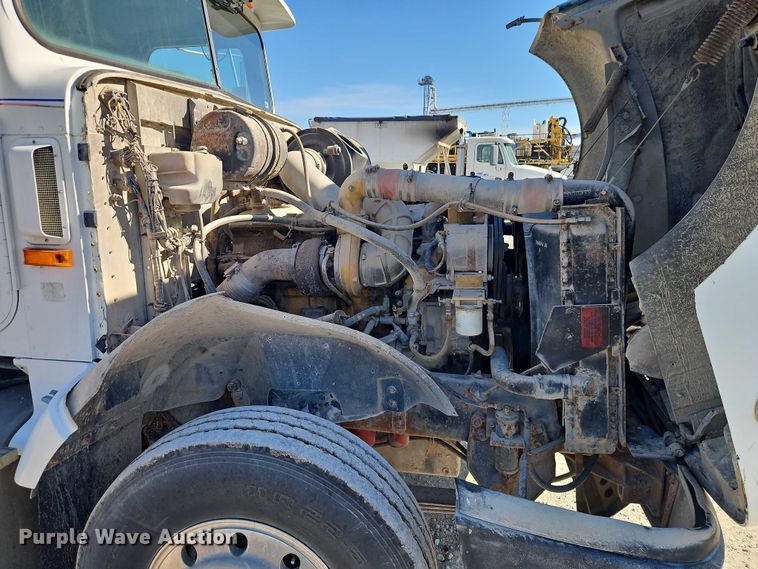 image for item FN5565 1990 International 9400 flatbed truck