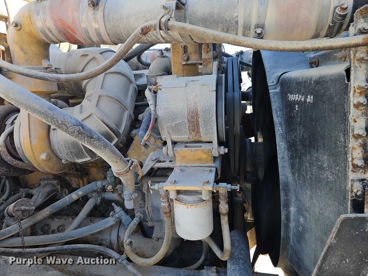 image for item FN5565 1990 International 9400 flatbed truck