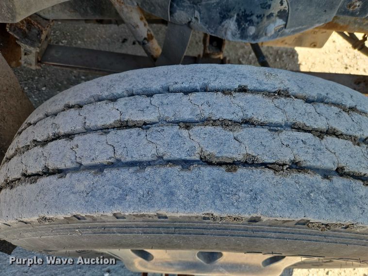 image for item FN5565 1990 International 9400 flatbed truck