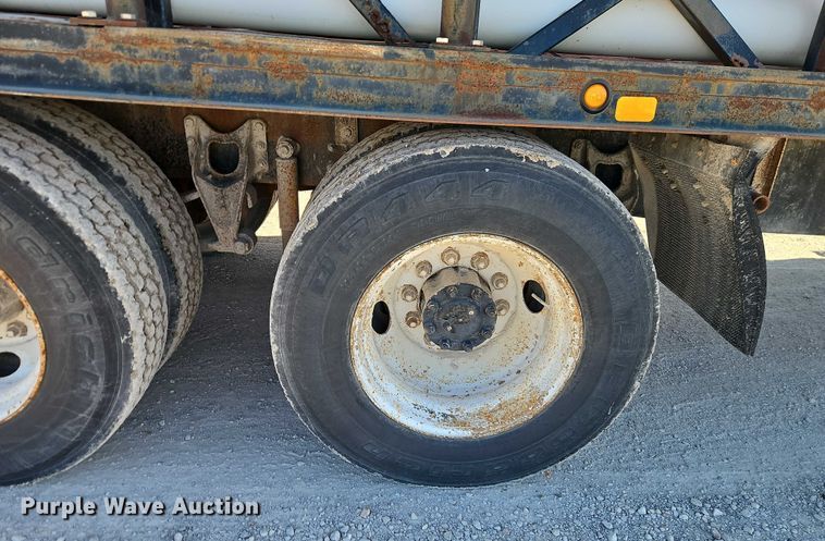 image for item FN5565 1990 International 9400 flatbed truck