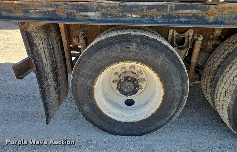 image for item FN5565 1990 International 9400 flatbed truck