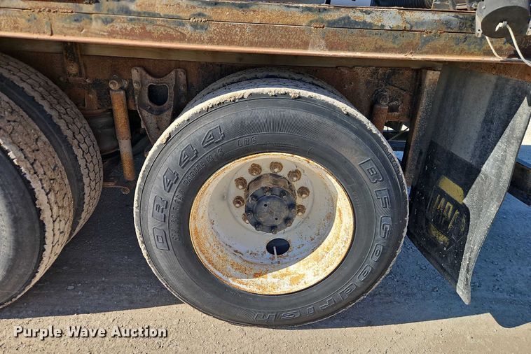 image for item FN5565 1990 International 9400 flatbed truck