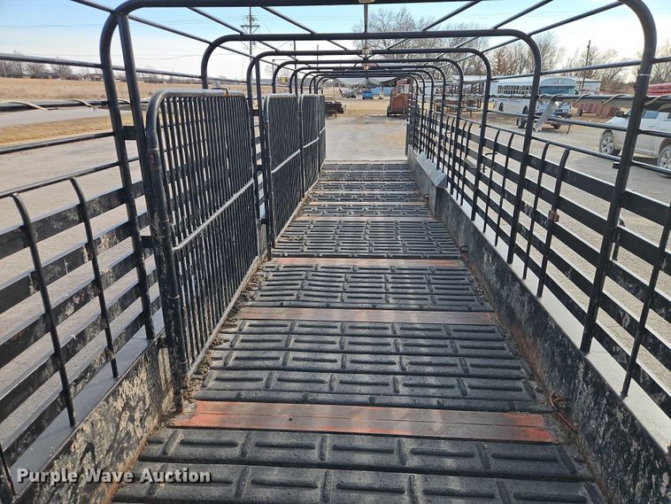 image for item FN5567 2016 Gooseneck Trailer Mfg. Co, Inc. 16-40'x7' A8A1 livestock trailer