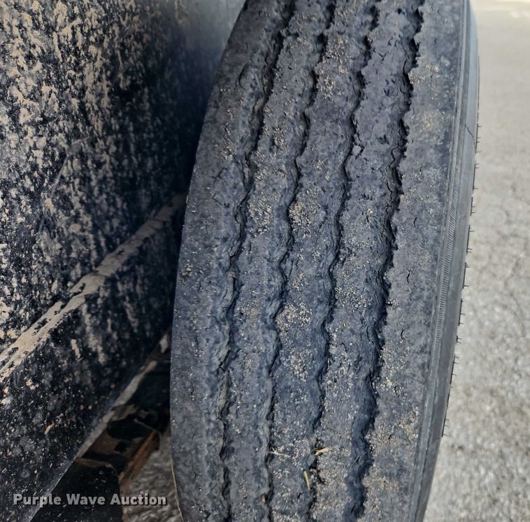 image for item FN5567 2016 Gooseneck Trailer Mfg. Co, Inc. 16-40'x7' A8A1 livestock trailer