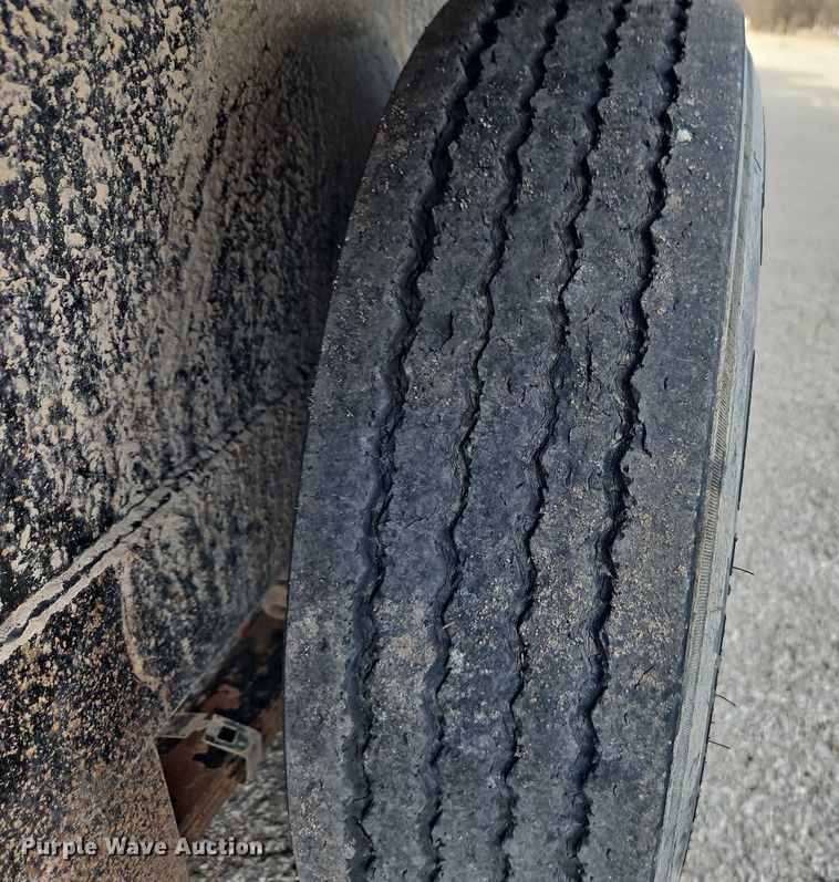 image for item FN5567 2016 Gooseneck Trailer Mfg. Co, Inc. 16-40'x7' A8A1 livestock trailer