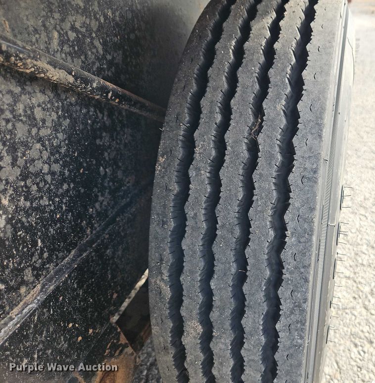 image for item FN5567 2016 Gooseneck Trailer Mfg. Co, Inc. 16-40'x7' A8A1 livestock trailer