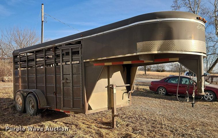 image for item FN5569 2010 Delta Manufacturing Inc. Delta Manufacturing, Inc. livestock trailer