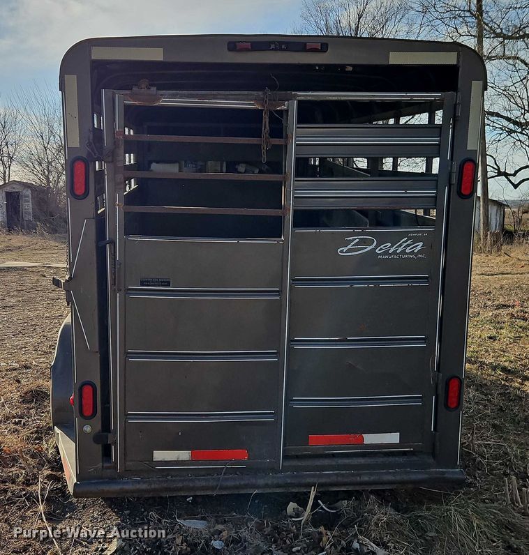 image for item FN5569 2010 Delta Manufacturing Inc. Delta Manufacturing, Inc. livestock trailer