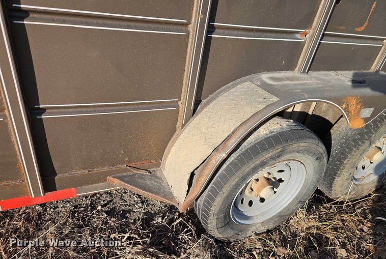 image for item FN5569 2010 Delta Manufacturing Inc. Delta Manufacturing, Inc. livestock trailer