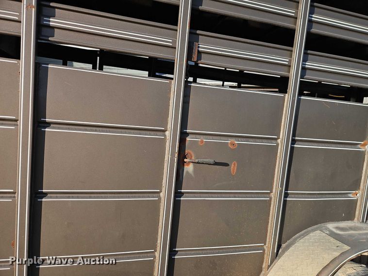 image for item FN5569 2010 Delta Manufacturing Inc. Delta Manufacturing, Inc. livestock trailer