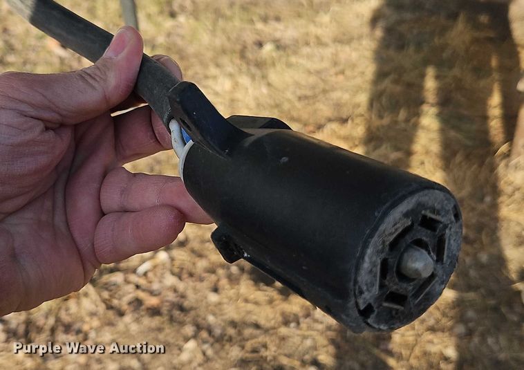 image for item FN5569 2010 Delta Manufacturing Inc. Delta Manufacturing, Inc. livestock trailer