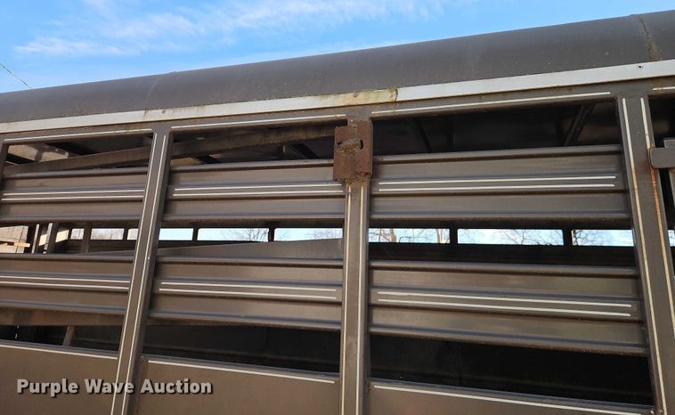 image for item FN5569 2010 Delta Manufacturing Inc. Delta Manufacturing, Inc. livestock trailer