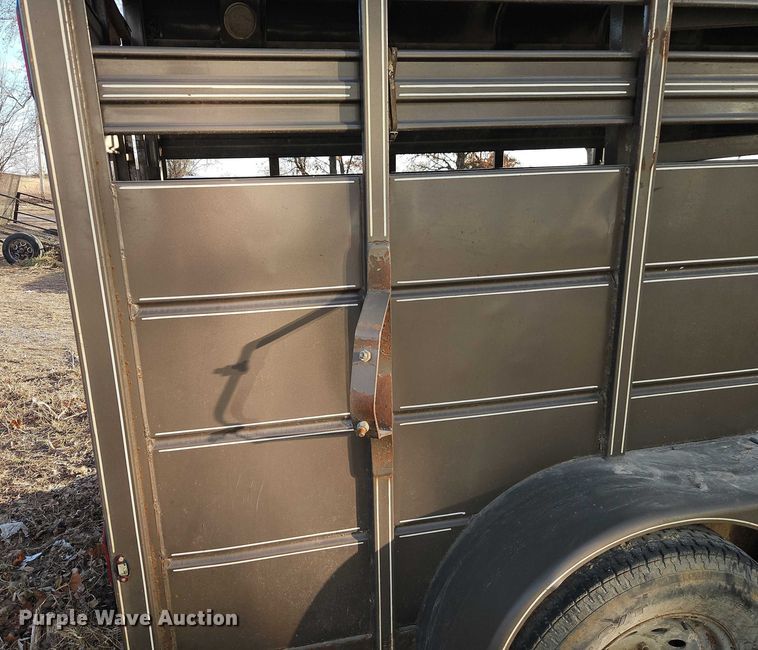 image for item FN5569 2010 Delta Manufacturing Inc. Delta Manufacturing, Inc. livestock trailer