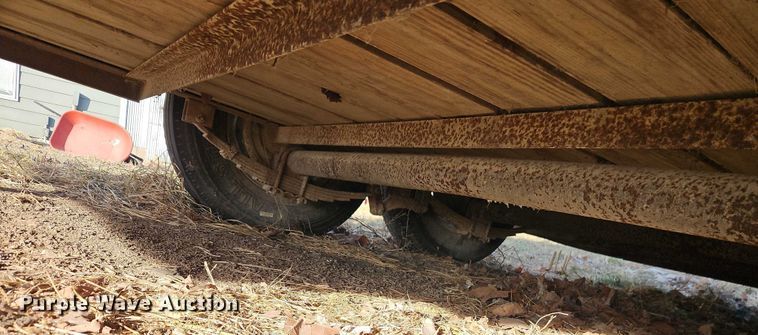 image for item FN5569 2010 Delta Manufacturing Inc. Delta Manufacturing, Inc. livestock trailer