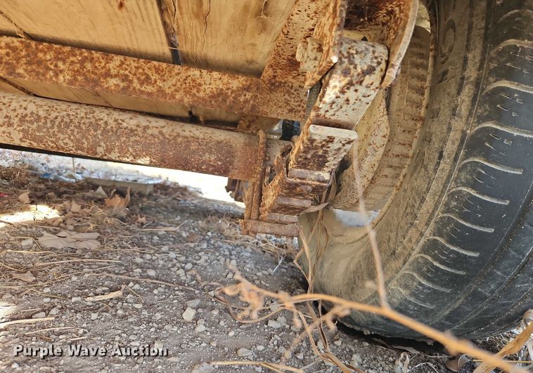 image for item FN5569 2010 Delta Manufacturing Inc. Delta Manufacturing, Inc. livestock trailer