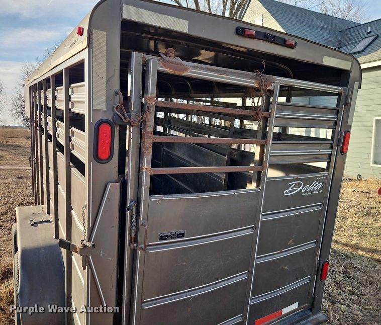 image for item FN5569 2010 Delta Manufacturing Inc. Delta Manufacturing, Inc. livestock trailer