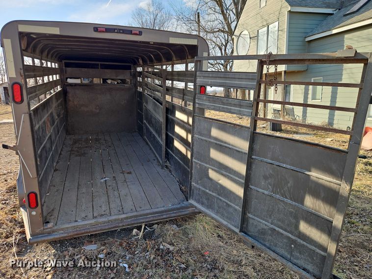 image for item FN5569 2010 Delta Manufacturing Inc. Delta Manufacturing, Inc. livestock trailer