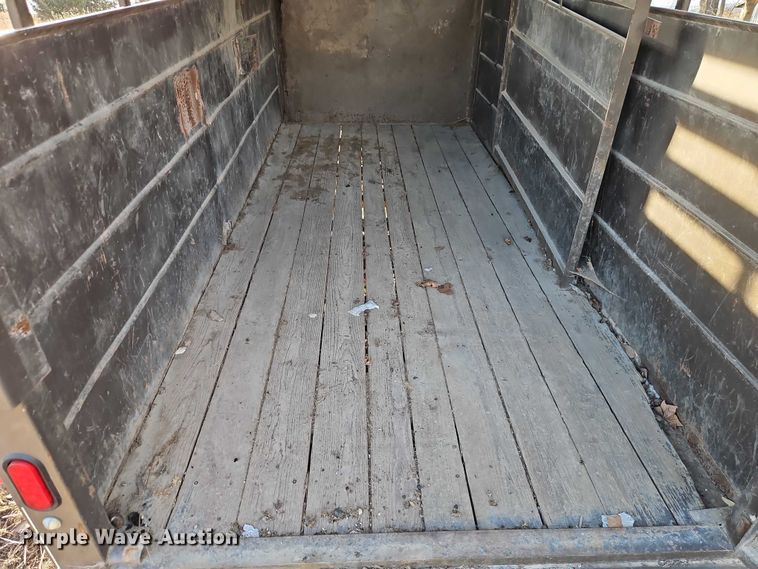 image for item FN5569 2010 Delta Manufacturing Inc. Delta Manufacturing, Inc. livestock trailer