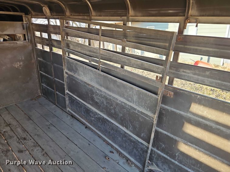 image for item FN5569 2010 Delta Manufacturing Inc. Delta Manufacturing, Inc. livestock trailer