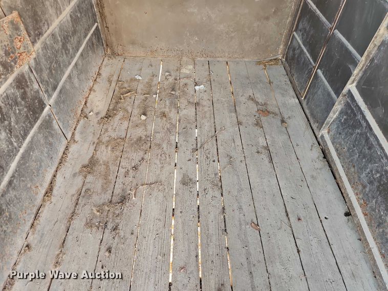 image for item FN5569 2010 Delta Manufacturing Inc. Delta Manufacturing, Inc. livestock trailer