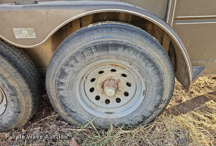 image for item FN5569 2010 Delta Manufacturing Inc. Delta Manufacturing, Inc. livestock trailer