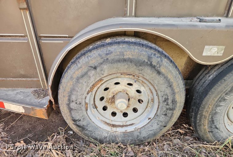 image for item FN5569 2010 Delta Manufacturing Inc. Delta Manufacturing, Inc. livestock trailer