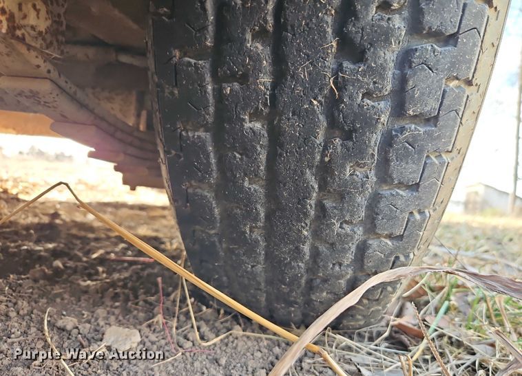 image for item FN5569 2010 Delta Manufacturing Inc. Delta Manufacturing, Inc. livestock trailer