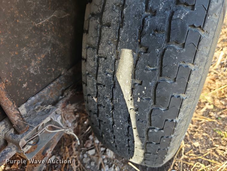 image for item FN5569 2010 Delta Manufacturing Inc. Delta Manufacturing, Inc. livestock trailer