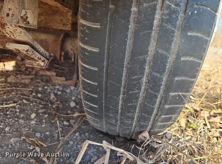 image for item FN5569 2010 Delta Manufacturing Inc. Delta Manufacturing, Inc. livestock trailer