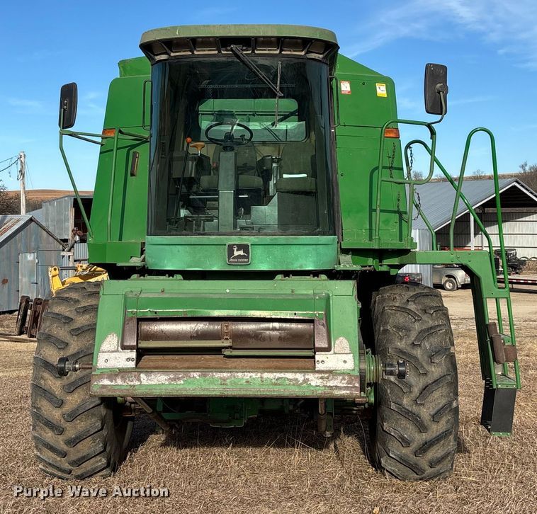 image for item FO3575 1992 John Deere 9500 combine