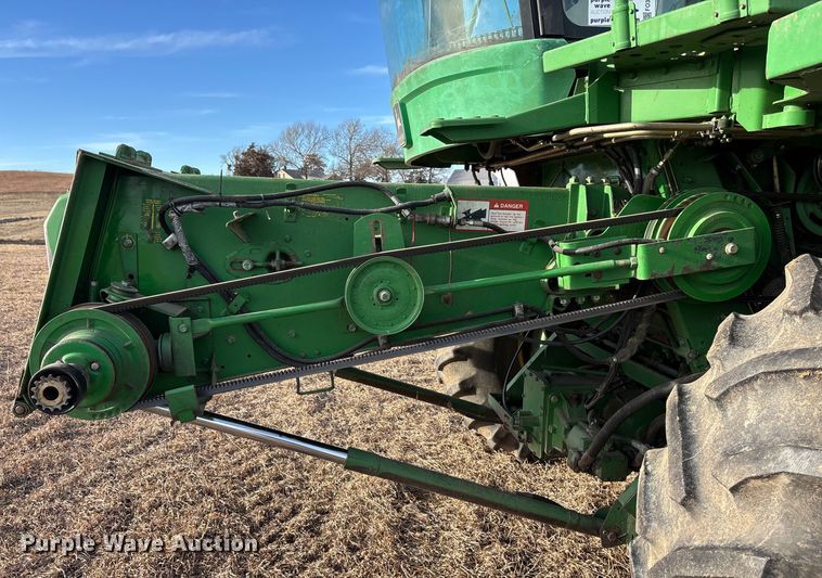 image for item FO3575 1992 John Deere 9500 combine