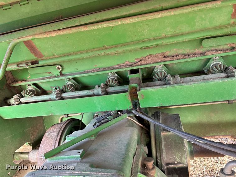 image for item FO3575 1992 John Deere 9500 combine