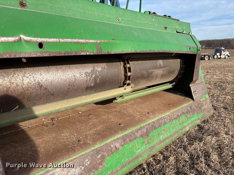 image for item FO3575 1992 John Deere 9500 combine