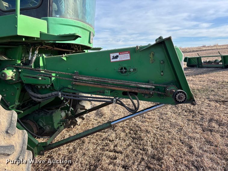 image for item FO3575 1992 John Deere 9500 combine