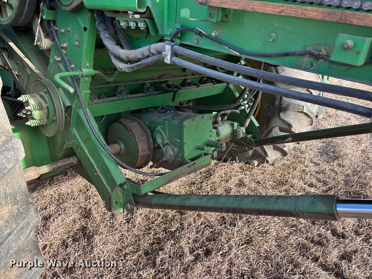 image for item FO3575 1992 John Deere 9500 combine