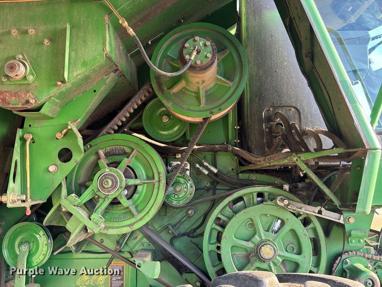 image for item FO3575 1992 John Deere 9500 combine